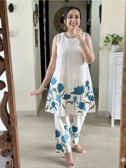 HK CLOTHING BRAND Printed Round Neck Top & Palazzos Co-Ords