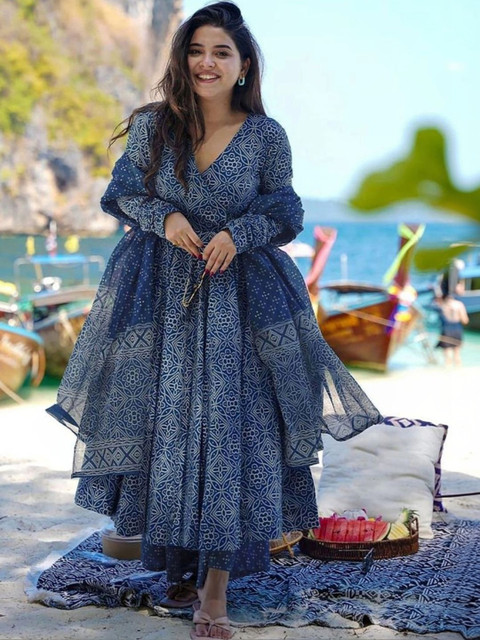 ARADHNA Women Ethnic Motifs Printed Panelled Kurta with Trousers & With Dupatta