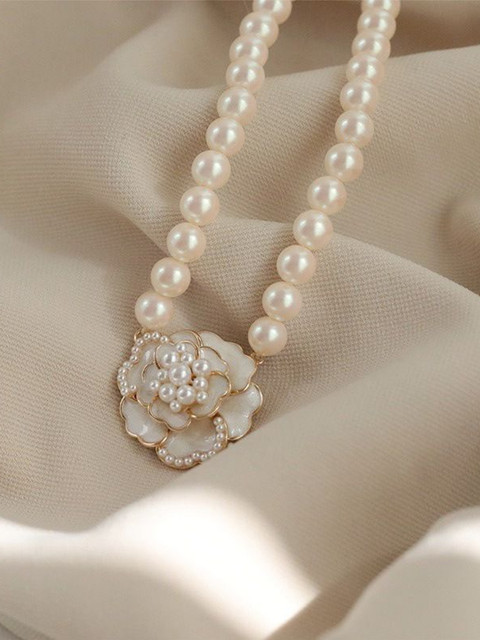 DIVASTRI Gold-Plated Choker Necklace