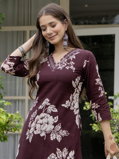 KKOUTFITS Women Floral Printed Regular Thread Work Pure Cotton Kurta with Trousers