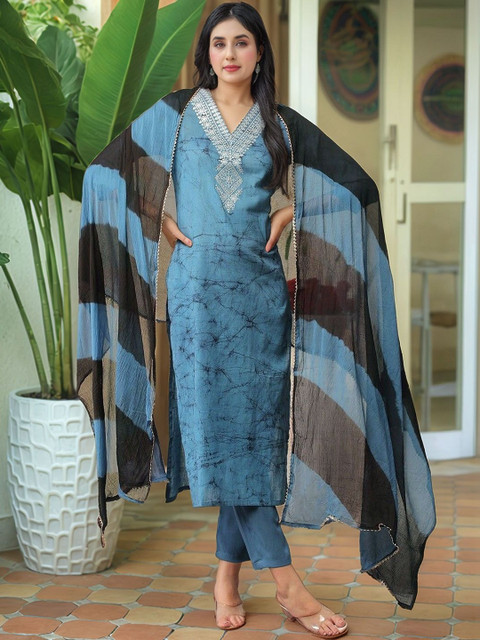 Aaghnya Women Printed Regular Kurta with Trousers & With Dupatta