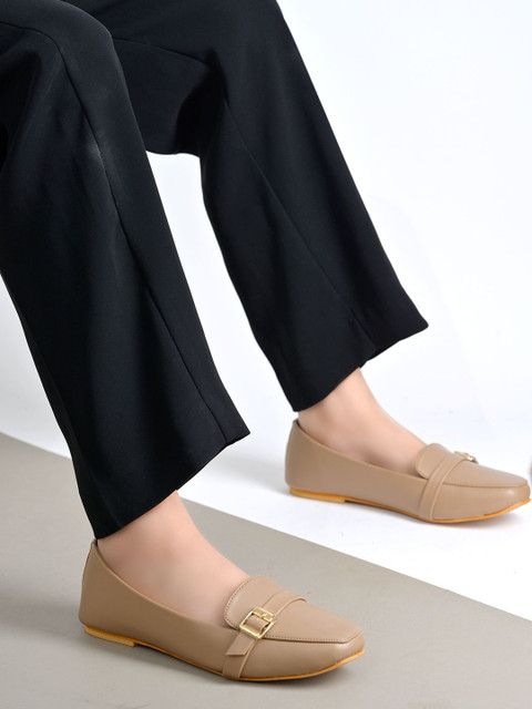 Shoetopia Women Square Toe Ballerinas With Buckled