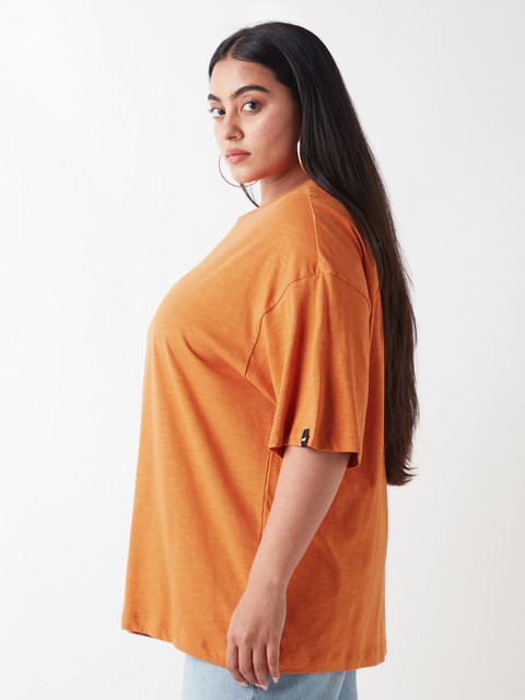 Bewakoof AIR Women Plus Size Solid Round Neck Cotton Oversized T-shirt - Image 3