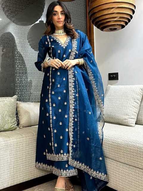 SUPPAR SLEAVE Women Ethnic Motifs Embroidered Regular Thread Work Chanderi Silk Kurta with Trousers & With