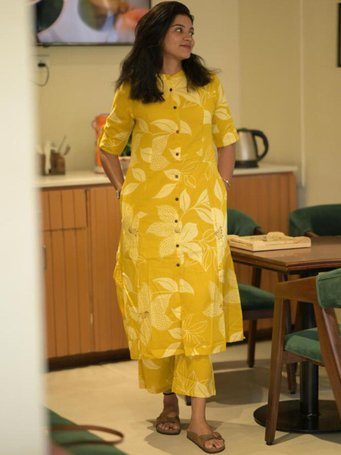 SZN Women Floral Printed Regular Kurta with Trousers