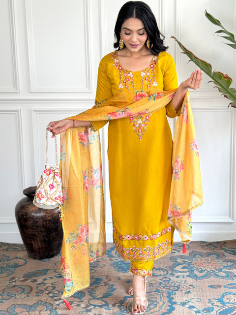 CaniBani Women Floral Embroidered Regular Thread Work Chanderi Silk Kurta with Salwar & With Dupatta