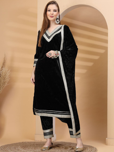 HIRA FASHION Women Regular Thread Work Velvet Kurta with Trousers & With Dupatta