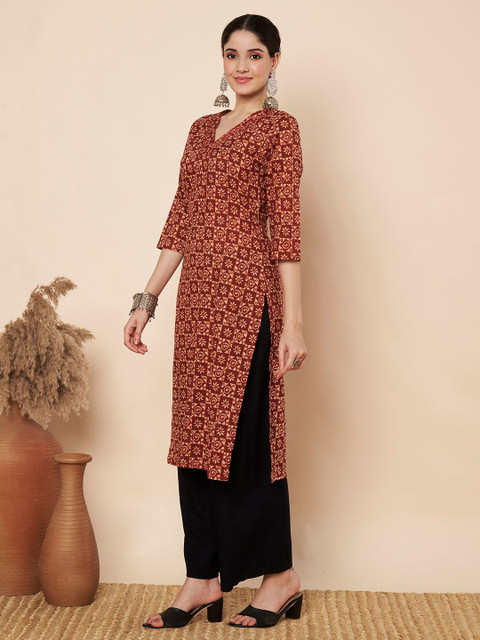 BHAVYA ATTIRE Floral Printed Thread Work Pure Cotton Straight Kurta - Image 4