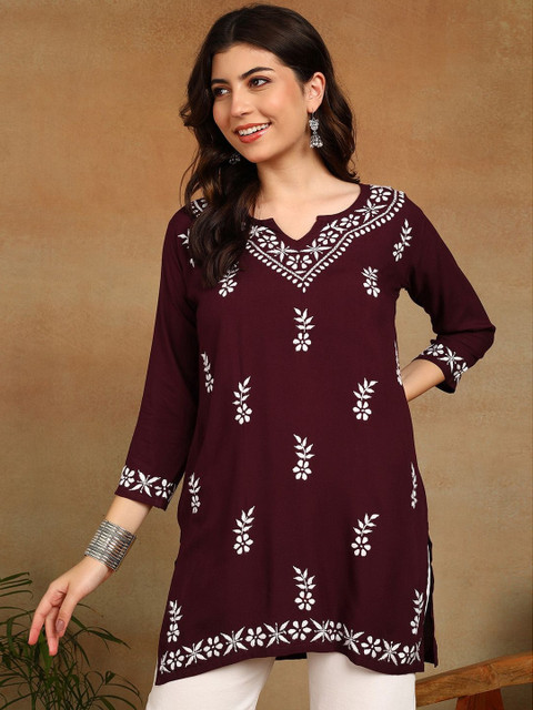 VAHSON Ethnic Motifs Embroidered V-Neck Chikankari Kurti