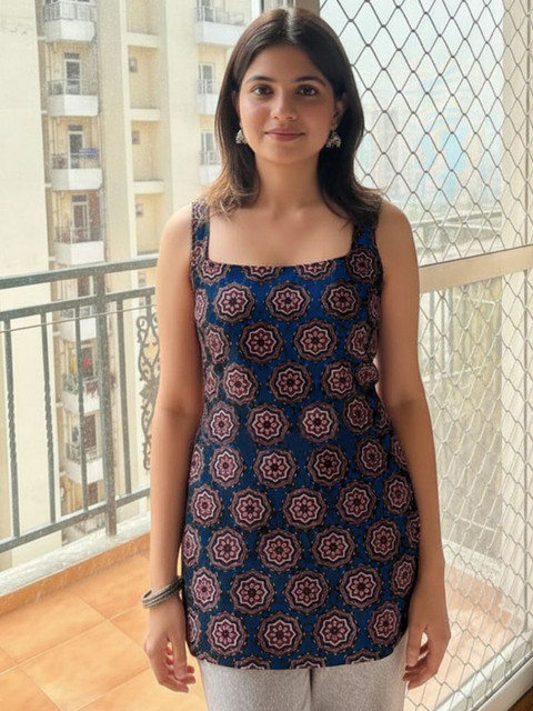 GoSriKi Geometric Printed Shoulder Straps Straight Kurti