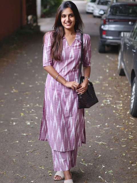 YAGNIK FASHION Ethnic Motifs Printed V-Neck Kurta with Trousers