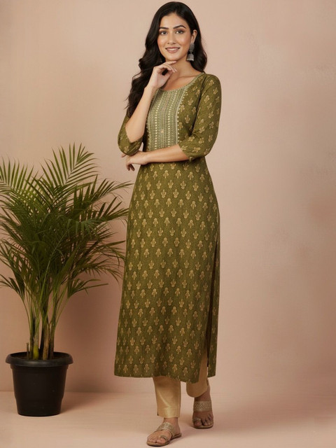 Sangria Women Floral Printed Thread Work Kurta