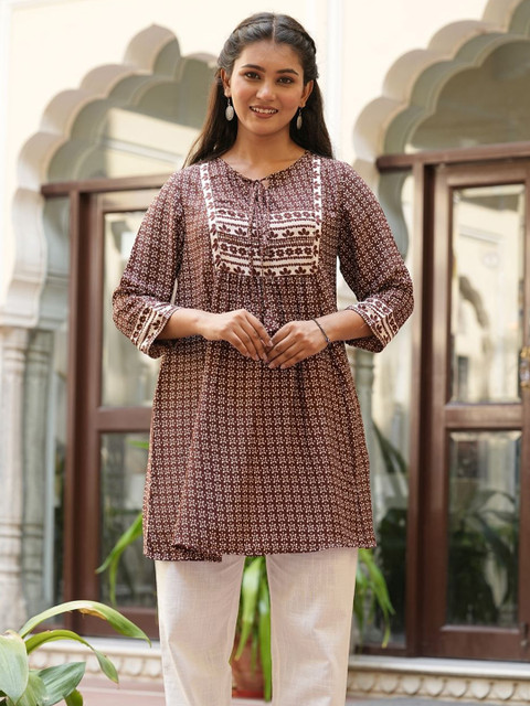 YASH GALLERY Women Floral Printed Kurti