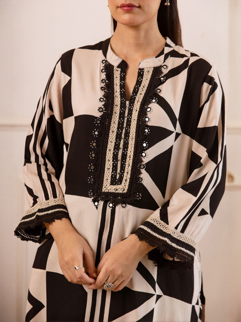 Sangria Geometric Printed Mandarin Collar Three-Quarter Sleeve Tunic & Palazzos - Image 2