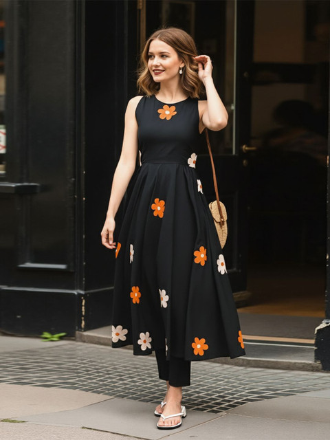 Aaghnya Women Floral Embroidered Floral Anarkali Kurta