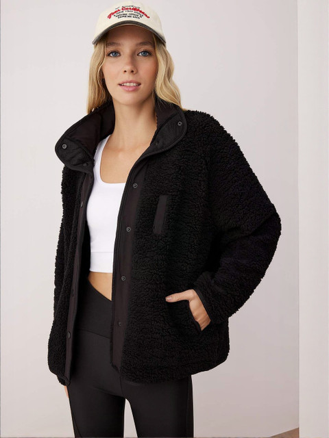 Trendyol Stand Collar Long Sleeves Lightweight Jacket