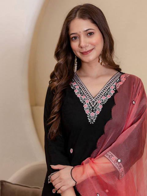 Skylee Pop Women Ethnic Motifs Embroidered Kurta with Trousers & With Dupatta