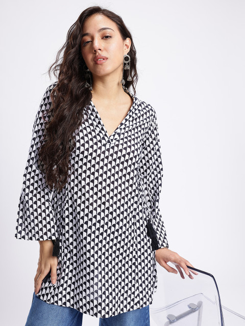 fusion by glitchez Geometric Printed V-Neck Pure Cotton Kurti