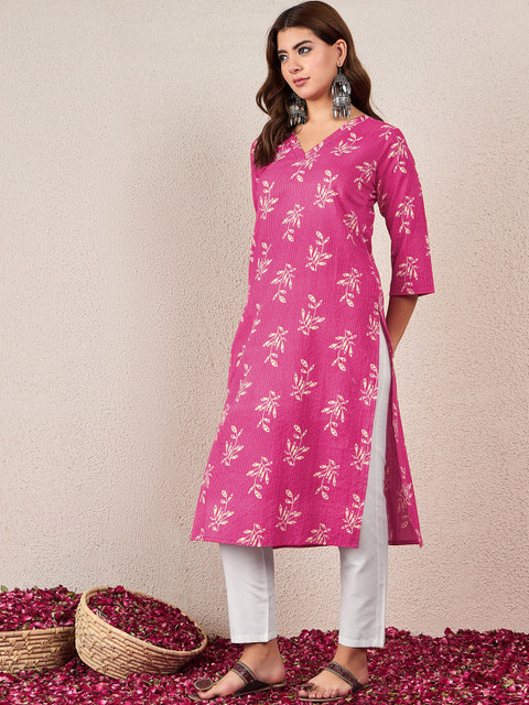 Skylee Pop Women Floral Printed Festive Cotton Straight Kurta - Image 3