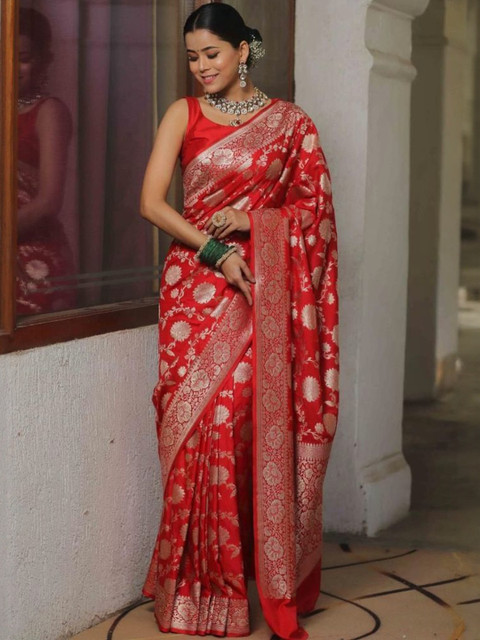 VASTRAAVEDAA Floral Woven Design Zari Banarasi Saree