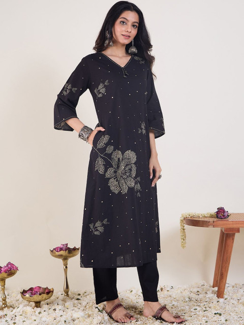 Indo Era Printed V-Neck Pure Cotton Tunic With Trousers - Image 4