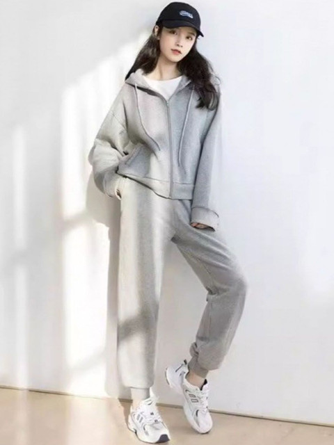 StyleCast Women Solid Hooded Neck Track Suit