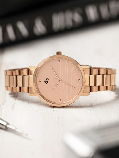 DressBerry Women Embellished Dial & Straps Analogue Watch DBLuxe-615-RG1