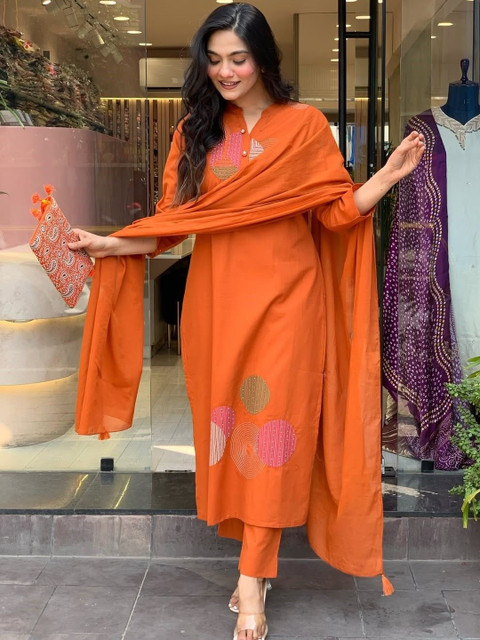 STYLENZA Geometric Embroidered Mandarin Collar Thread Work Kurta With Trousers & Dupatta