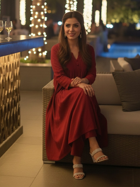 Aaghnya Women Solid Viscose Rayon Kurta Sets