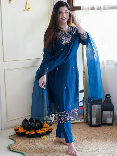 Siya Fashion Women Ethnic Motifs Embroidered Regular Thread Work Kurta with Trousers & With Dupatta