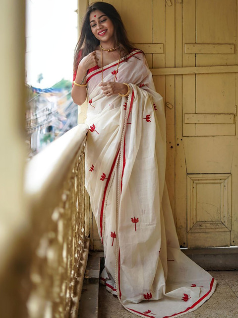 AMRUTKALA SAREES Floral Printed Embroidered Border Block Print Saree With Blouse Piece