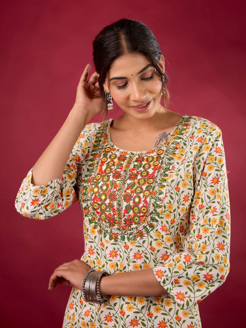 SURHI Women Floral Printed Cotton Thread Work Round-Neck Straight Kurta