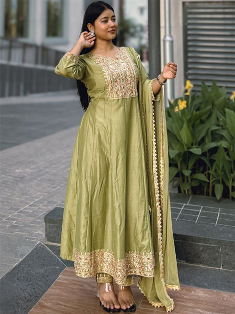 VredeVogel Floral Embroidered Empire Anarkali Kurta With Trousers & Dupatta