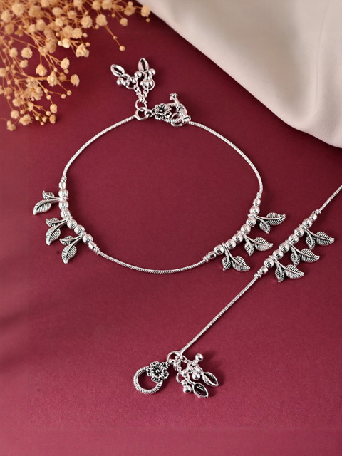 VOJ Stainless Steel Silver-Plated Artificial Beaded Leaf Designed Anklet