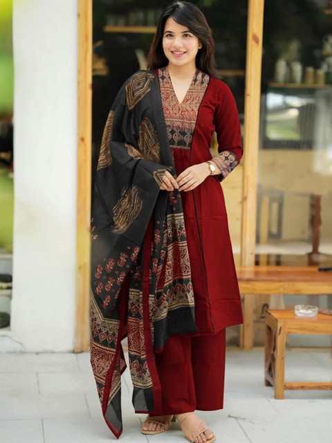 Aaghnya Ethnic Motifs Embroidered V-Neck Thread Work Kurta With Trousers & Dupatta