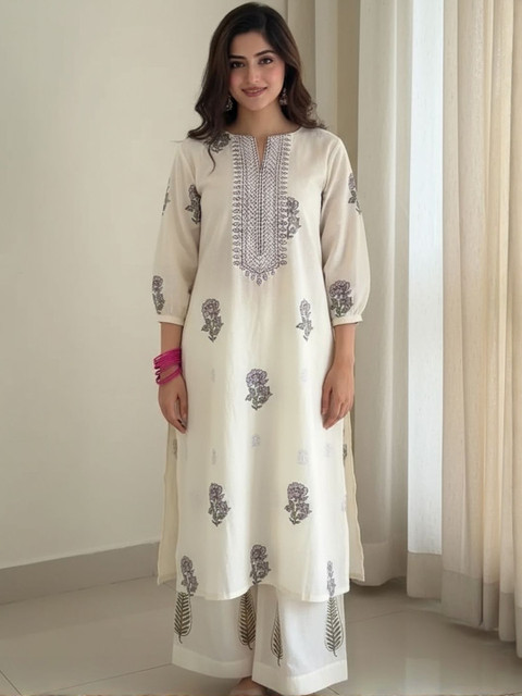 Aaghnya Floral Printed V-Neck Three-Quarter Sleeves Straight Kurta With Palazzos