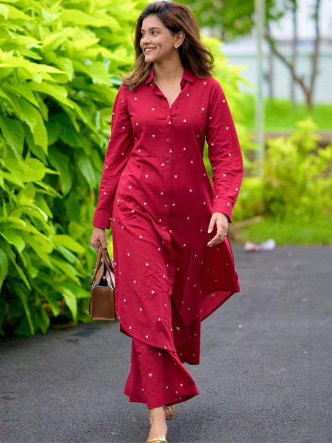 YAGNIK FASHION Geometric Printed Shirt Collar Kurta With Trousers