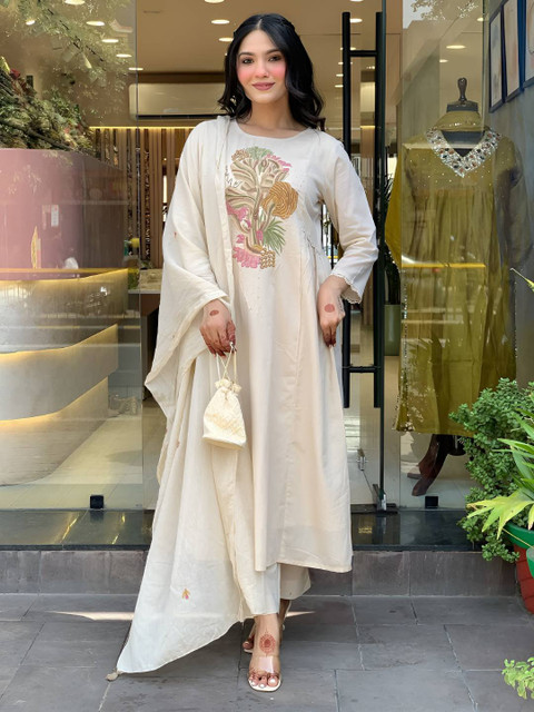 Siya Fashion Floral Embroidered Straight Kurta With Trousers & Duptta