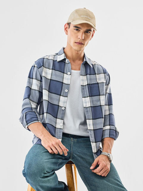 Snitch Men Relaxed Fit Buffalo Checked Spread Collar Casual Shirt