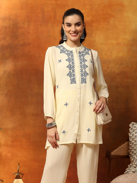 Nayam By Lakshita Floral Embroidered Thread Work Straight Kurta With Trousers - Image 2