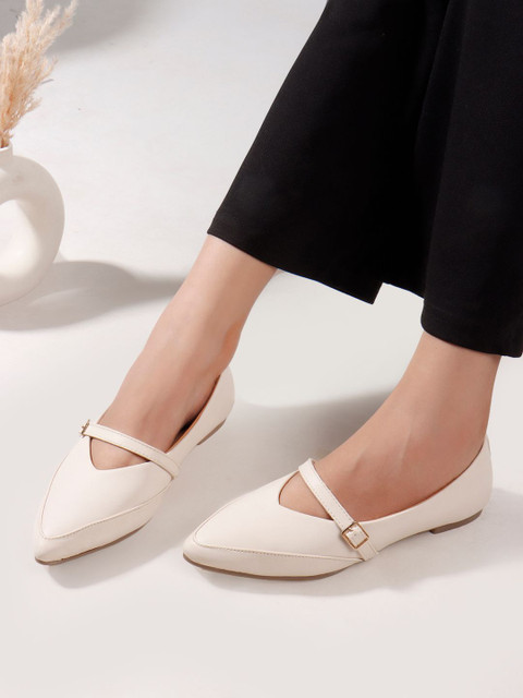 Mast & Harbour Women Mojaris Flats