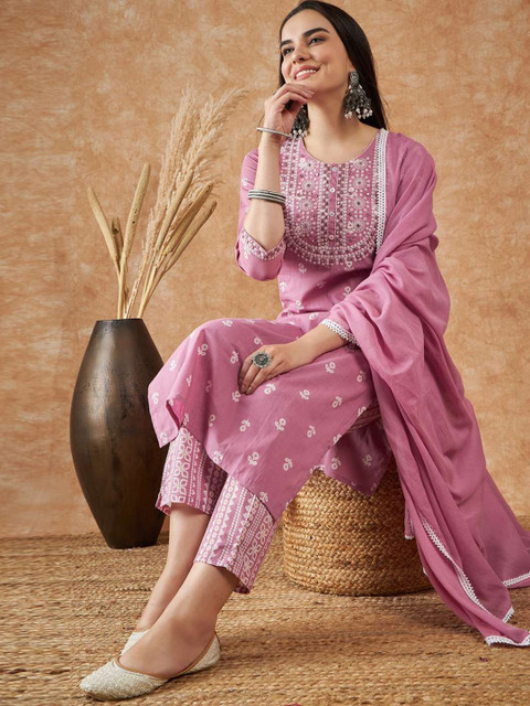 GEN Z TRENDS Women Pink Embroidered Thread Work Cotton Rayon Kurti Pant Dupatta Set