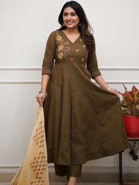 HARIYALI Women Floral Embroidered Regular Thread Work Pure Cotton Kurta with Trousers & With Dupatta