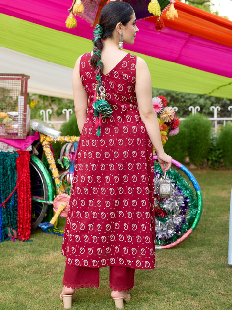 GORGONE Women Paisley Printed Calf Length Regular A-Line Kurta with Palazzos - Image 6