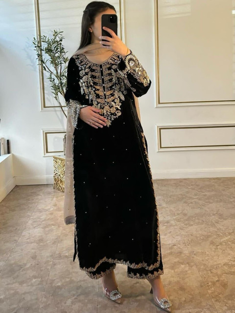 BAESD Ethnic Motifs Embroidered Straight Kurta With Trousers & Dupatta