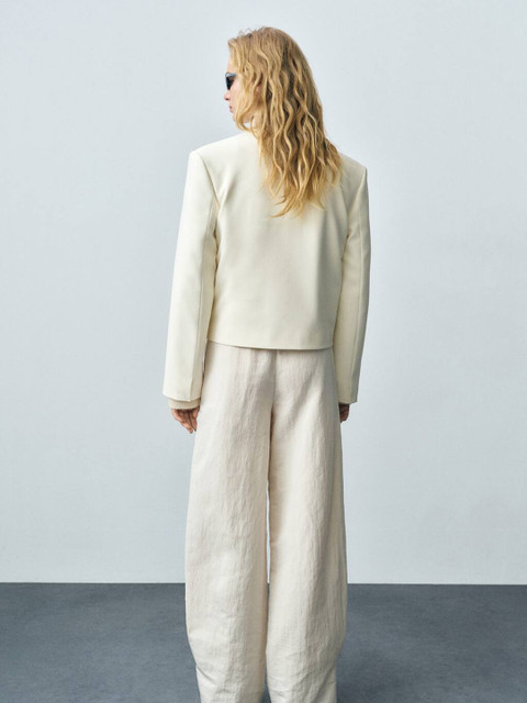 MANGO V-Neck Single-Breasted Crop Blazer - Image 3