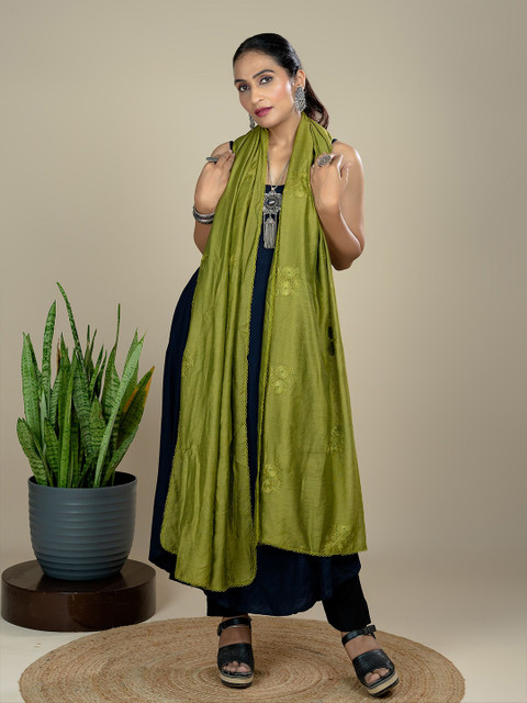 HELLA FASHIONS Floral Embroidered Chanderi Dupatta With Thread Work