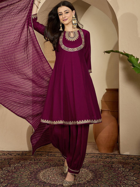 Sangria Floral Yoke Design Thread Work Panelled Anarkali Kurta With Patiala & Dupatta - Image 4