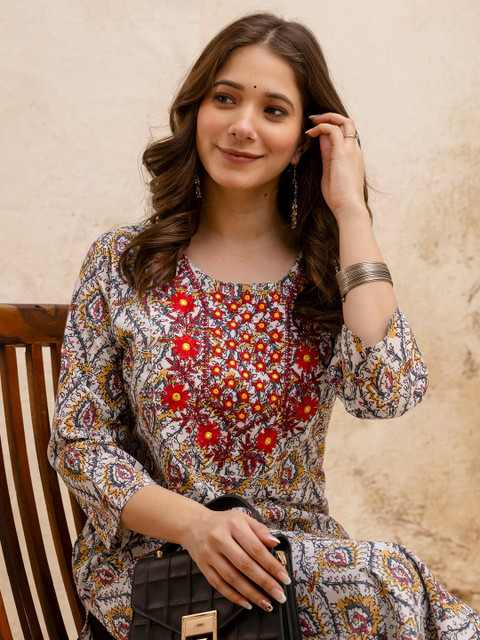 SURHI Women Floral Embroidered Thread Work Floral Kurta