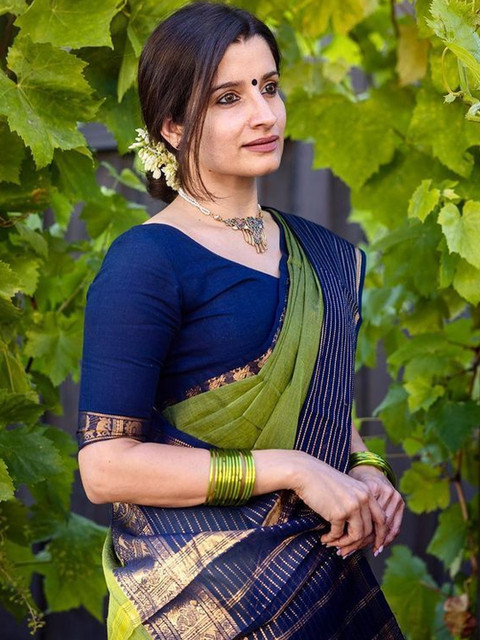 AVANTIKA FASHION Striped Border Zari Kanjeevaram Saree With Blouse Piece - Image 2